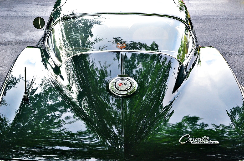 Reflecting upon a Corvette by soboy5