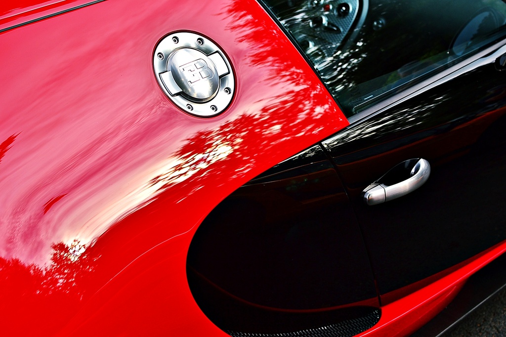 Reflecting upon on a Bugatti Veyron  by soboy5