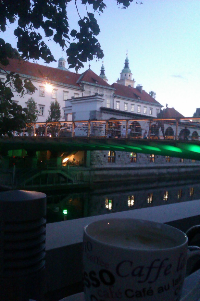 coffee time in Ljubljana by zardz