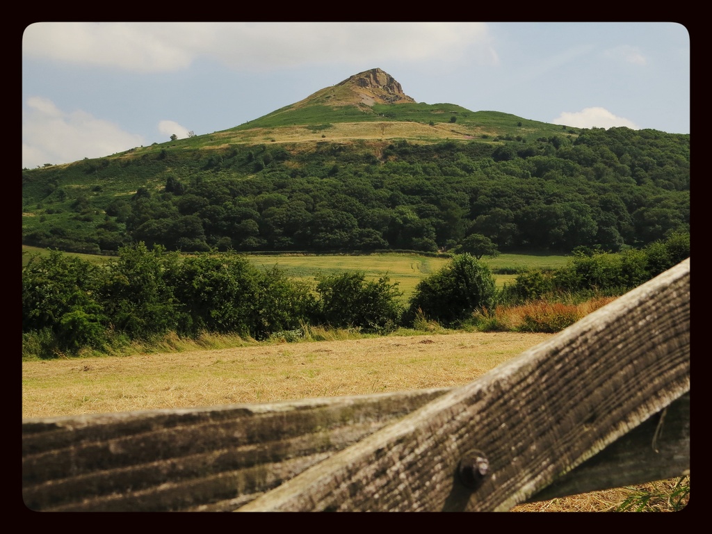 Roseberry Topping Again by craftymeg