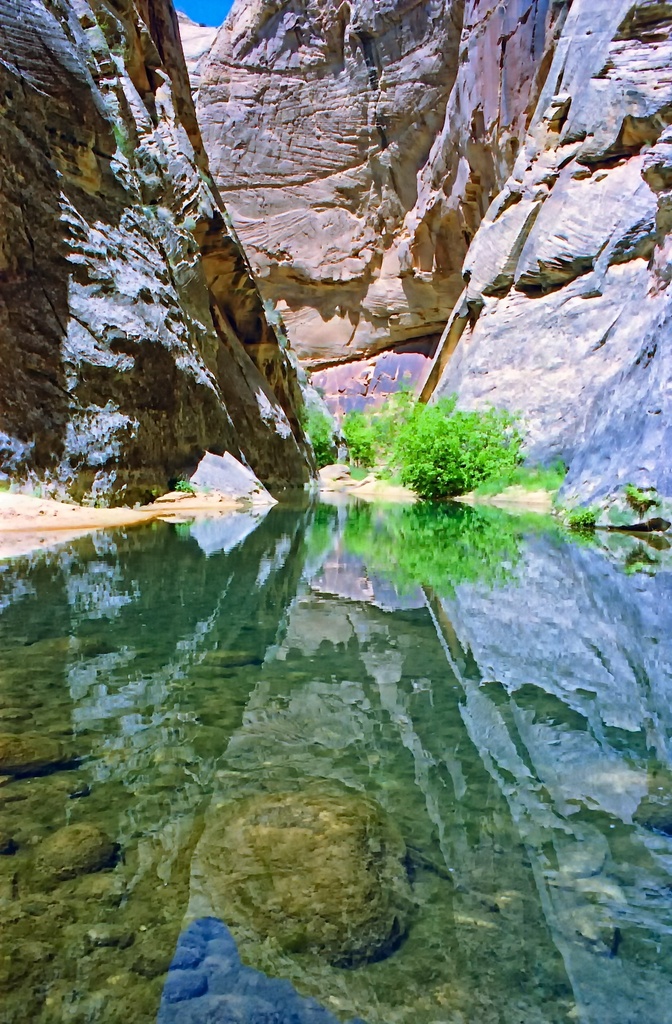 Kaleidoscopic pool by peterdegraaff