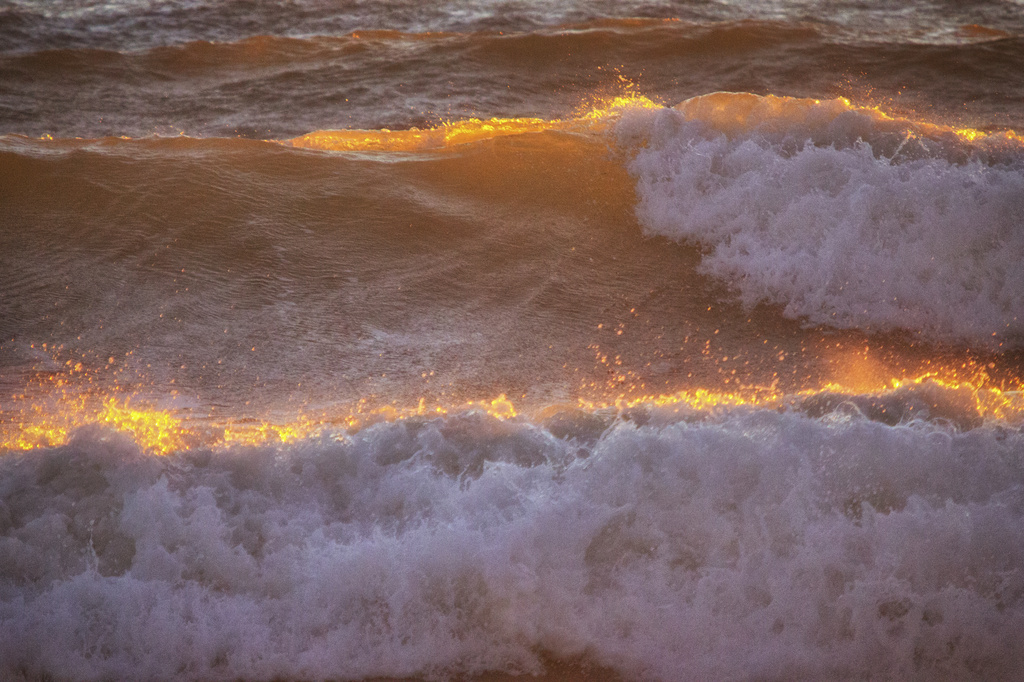 Waves of Fire by helenw2