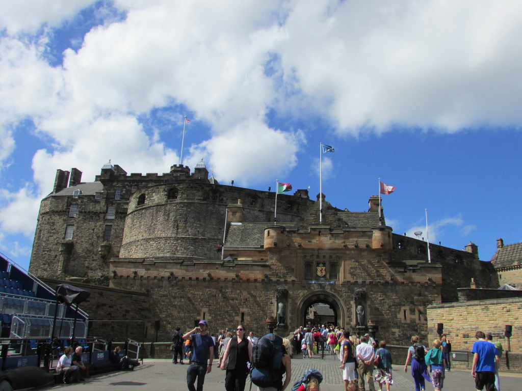 Edinburgh Castle by pamelaf