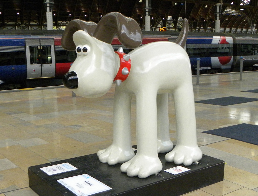 Gromit @ Paddington Station by oldjosh