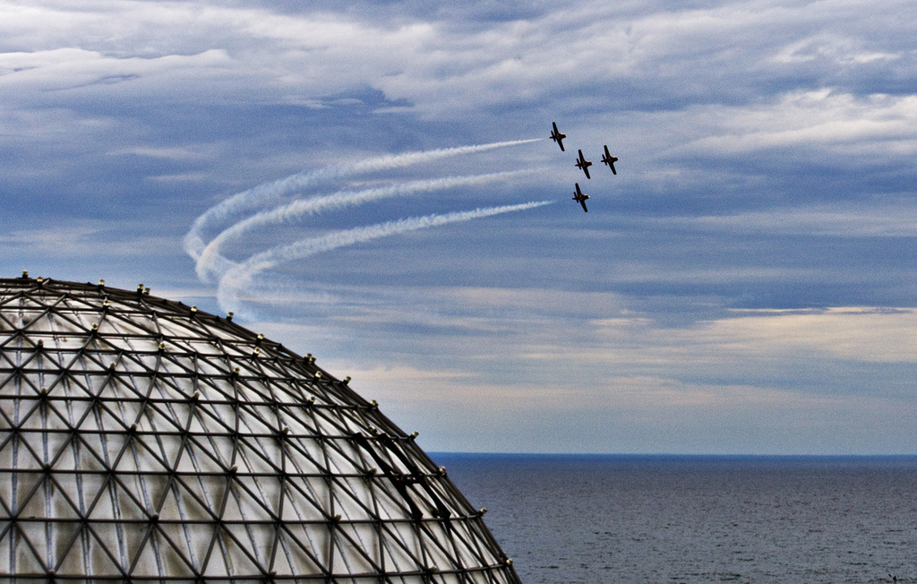 Snowbirds Over Ontario Place by pdulis