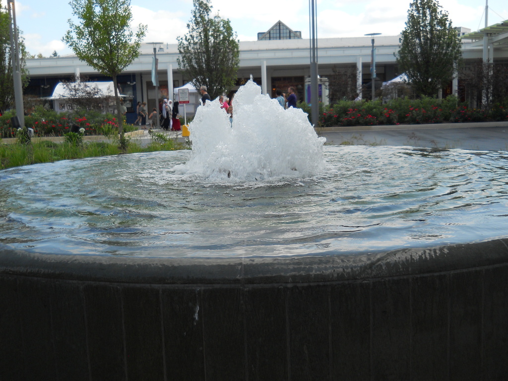 New Oakbrook Center fountain by kchuk