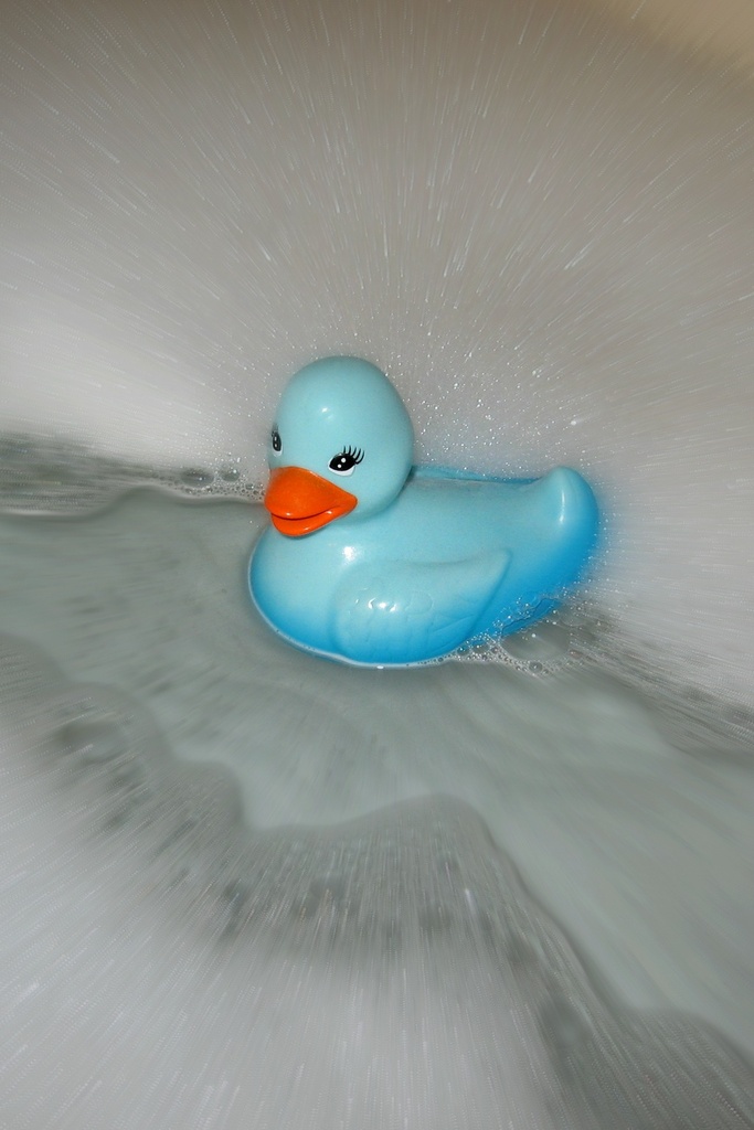 Splashy Ducky by linnypinny