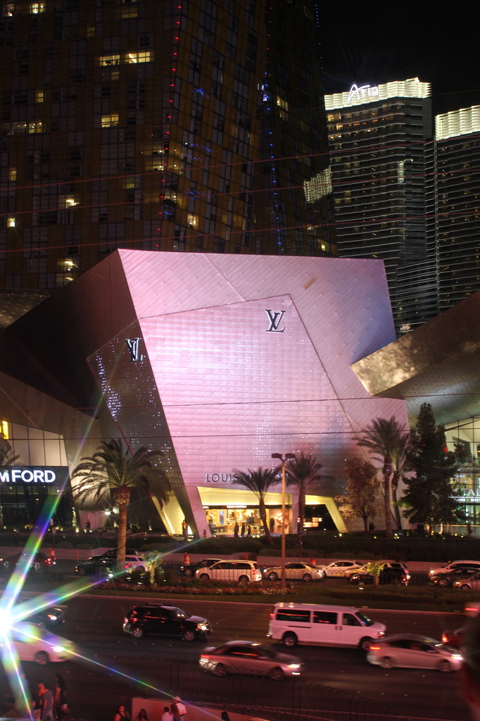 Louis Vuitton by Night ... Las Vegas by jamibann