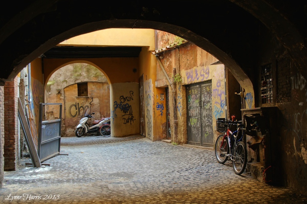 Italian Alleyway by lynne5477
