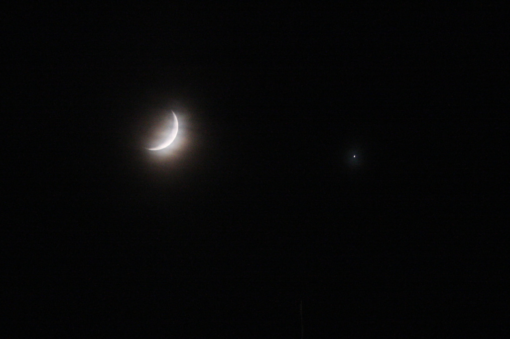 Moon and Venus by ldedear