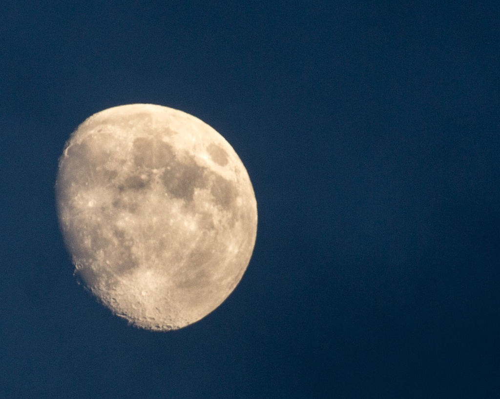 Waxing Gibbous by aecasey