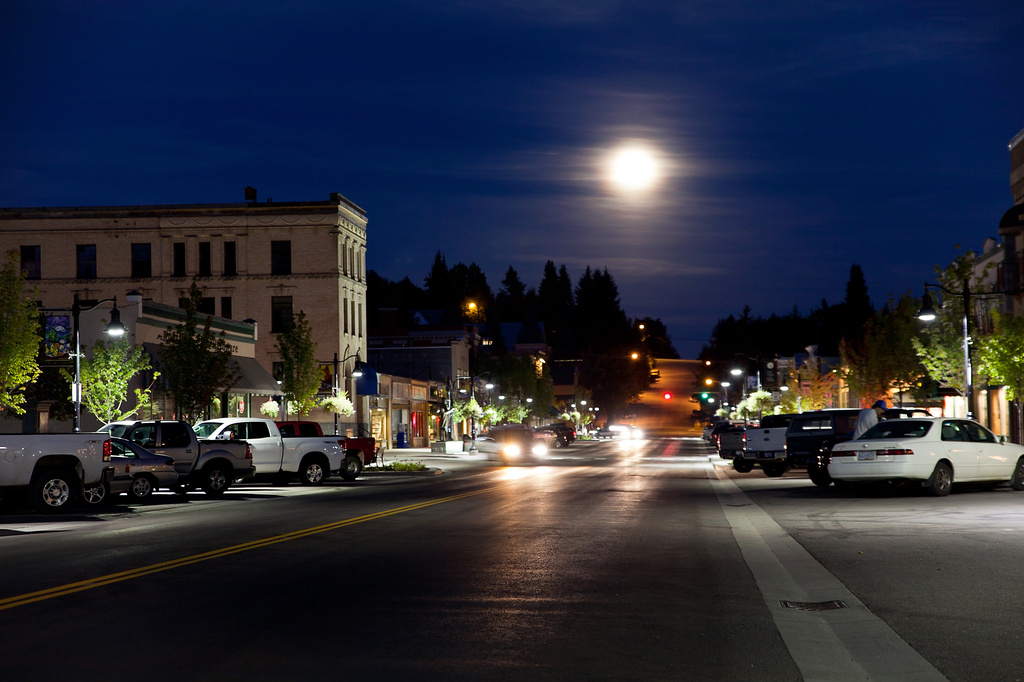 Full moon on Main St by kiwichick