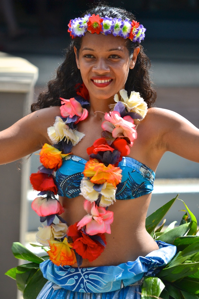 Dancing girl at Port Denarau, Fiji by teodw