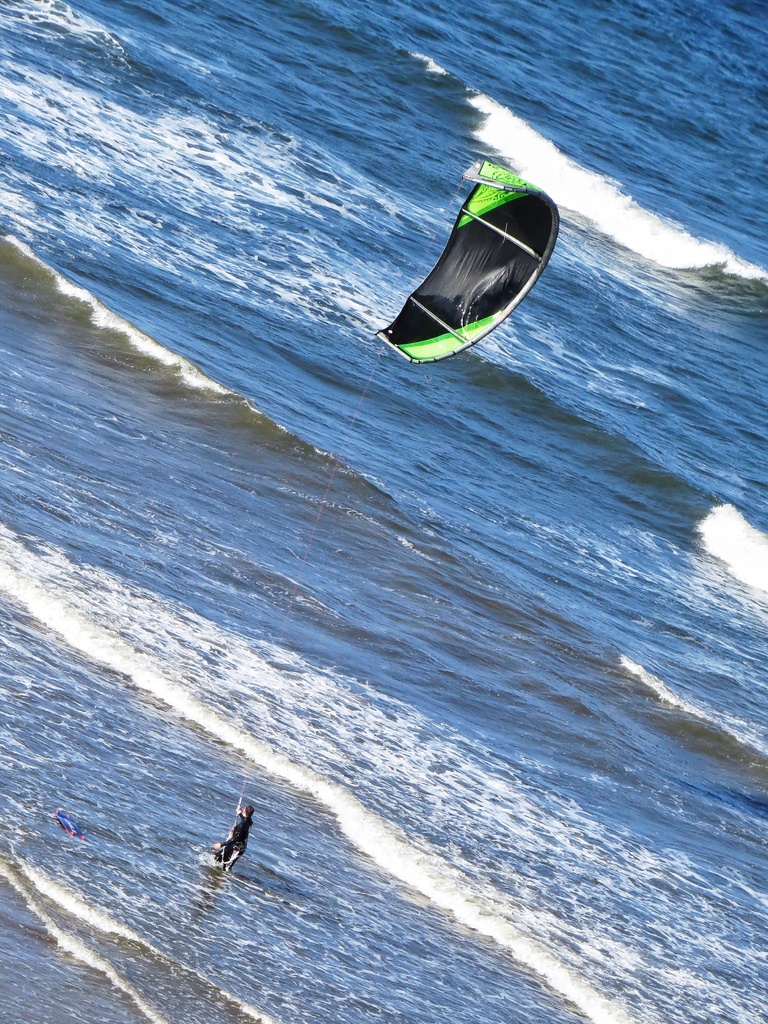 Kite Surfing by craftymeg
