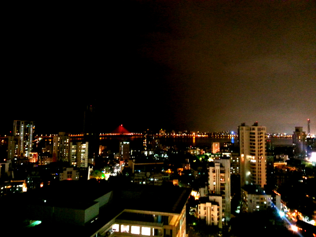 The city lights up... by amrita21