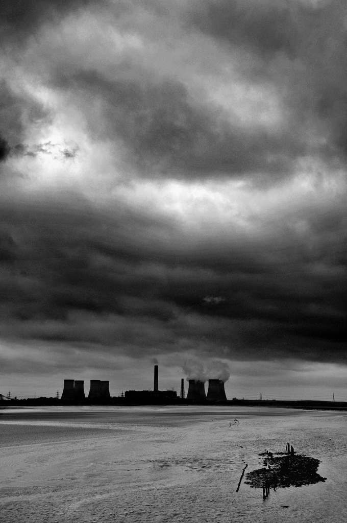 Fiddlers Ferry Power Station by seanoneill