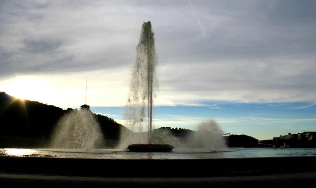 Fountain at Point State Park by mittens