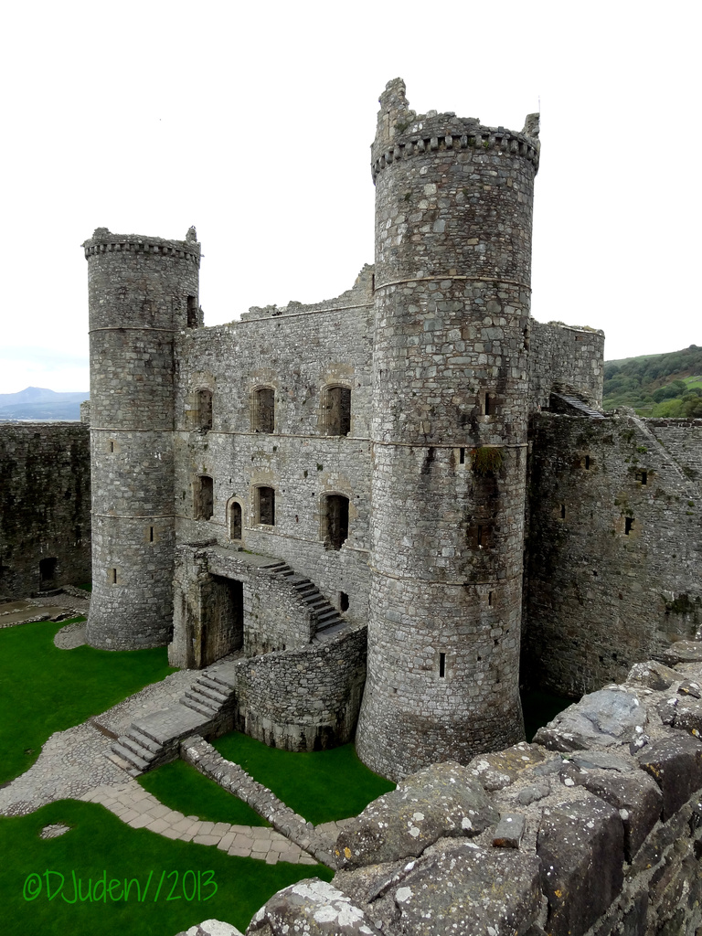 Harlech Castle 2 by darrenboyj