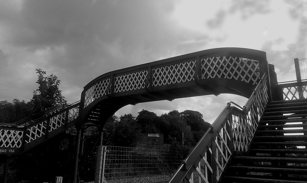 Monnochrome Bridge by phil_howcroft