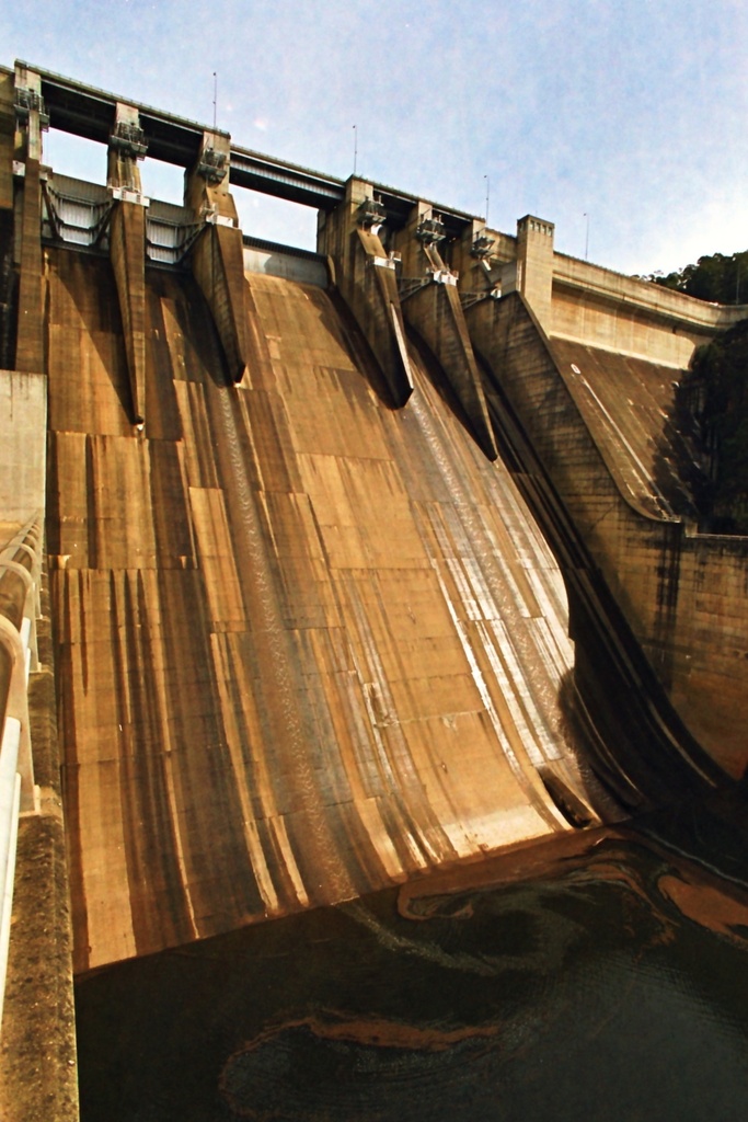 Spillway and emergency gates by peterdegraaff