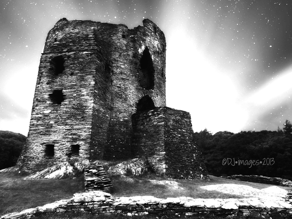 Dolbadarn Castle. by darrenboyj