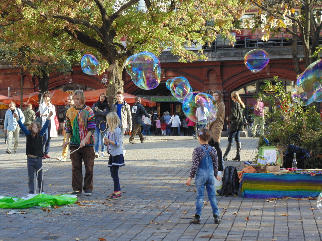 Bubbles at Hackescher Markt :D by justaspark