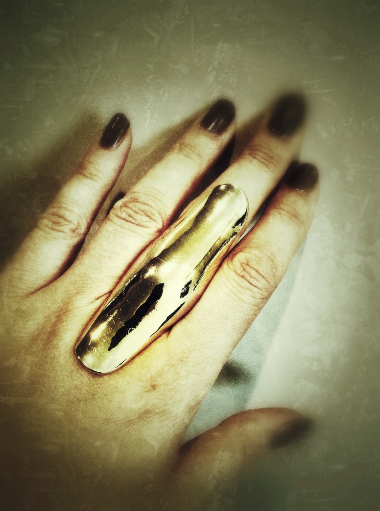 Maxi gold ring by cocobella