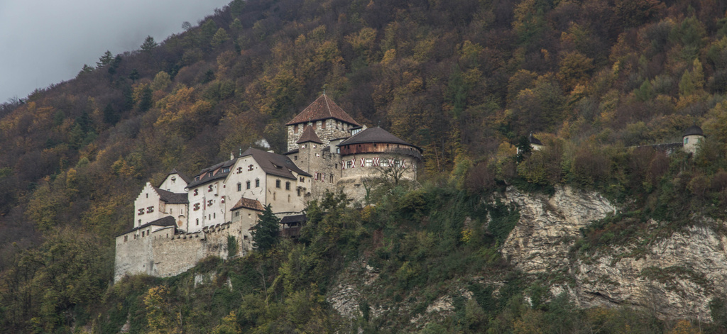 Schloss in autumn by rachel70