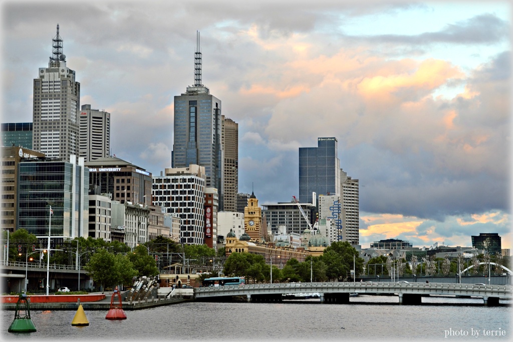 City & Yarra River by teodw
