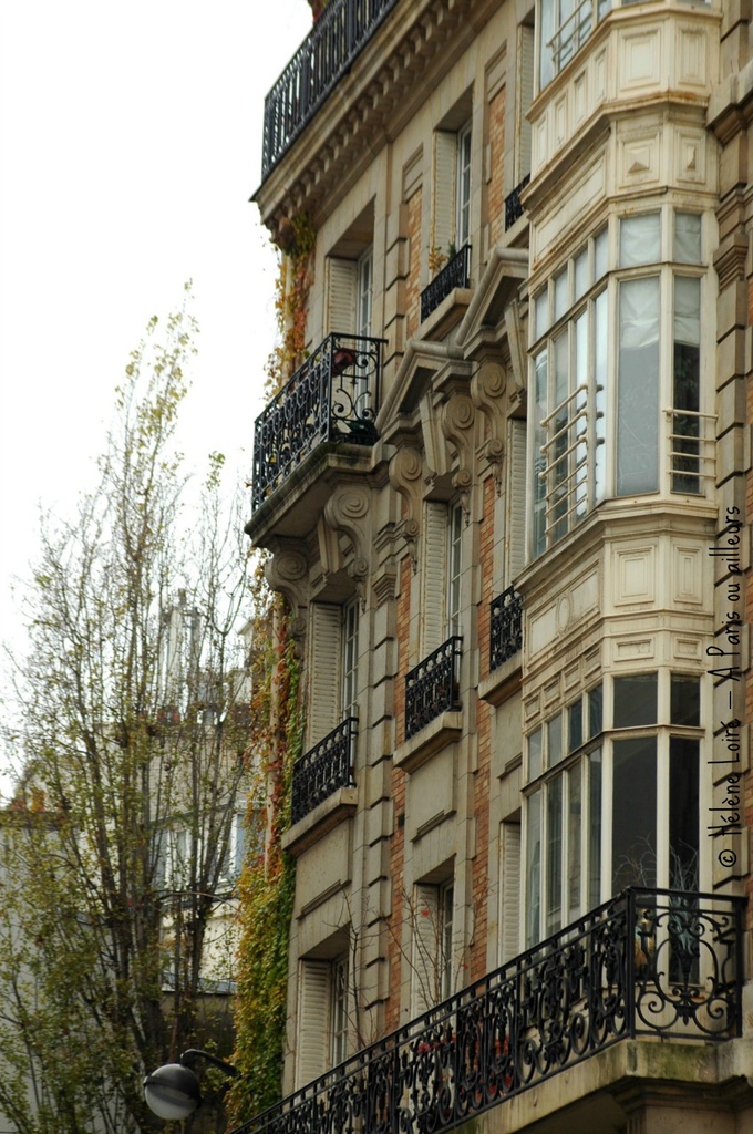 Parisian building by parisouailleurs