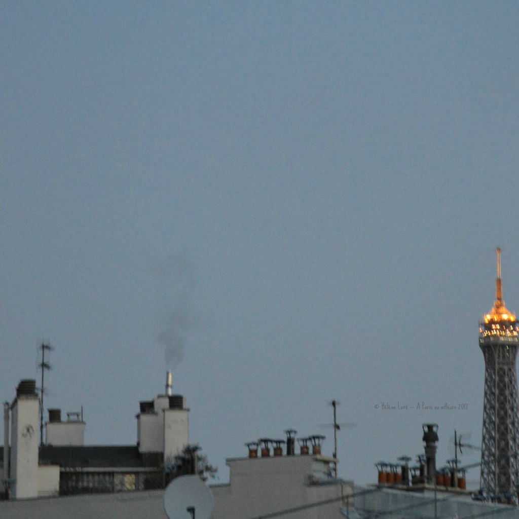 Eiffel tower at 8 AM by parisouailleurs