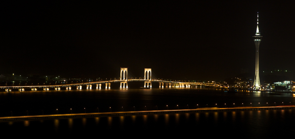 Ponte de Sai Van Bridge  by jyokota