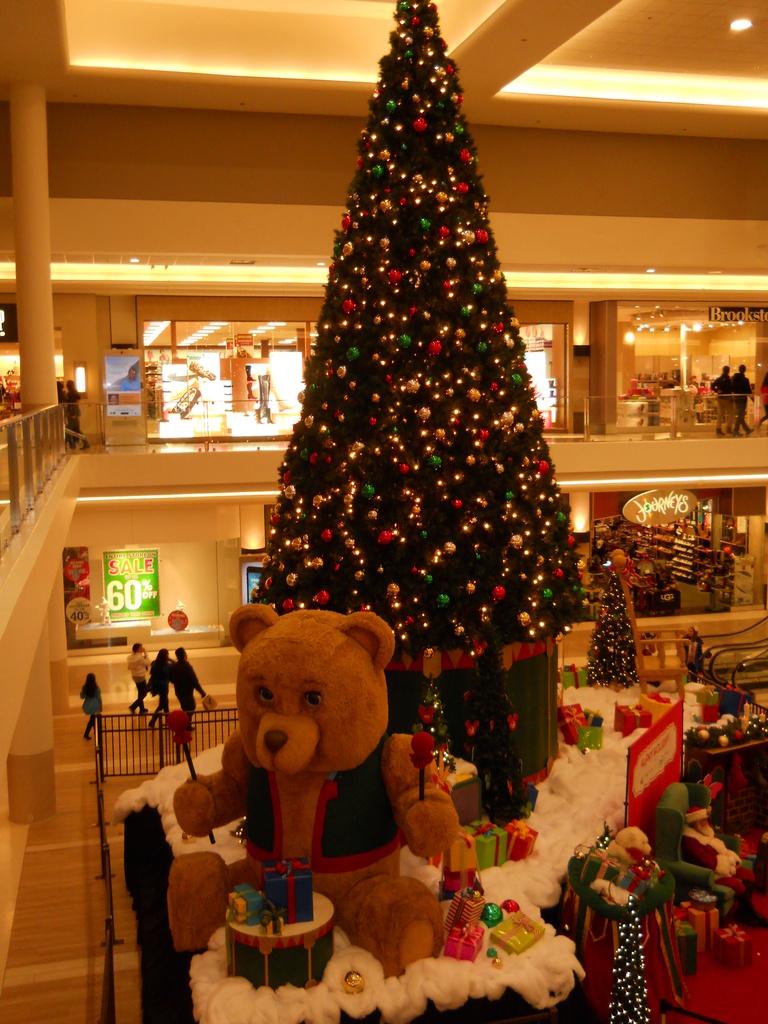 Great big teddy bear at the mall by kchuk