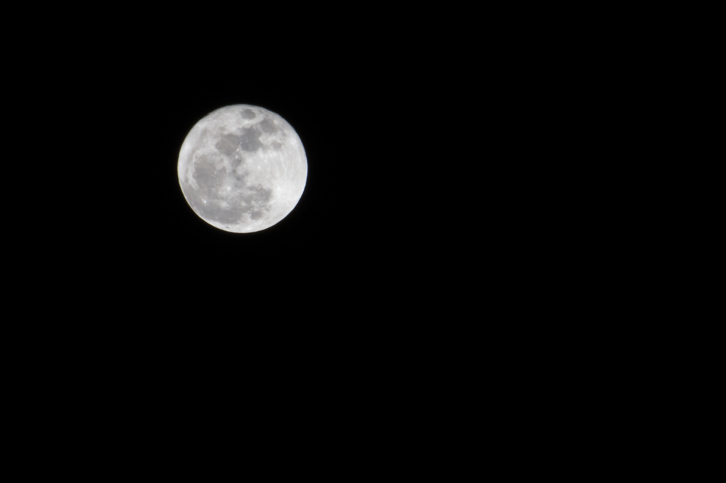 Moon Tonight. by rayas