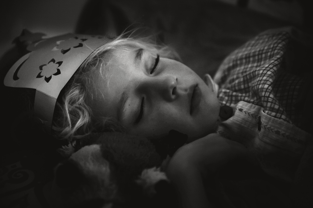 Sleeping princess by kiwichick