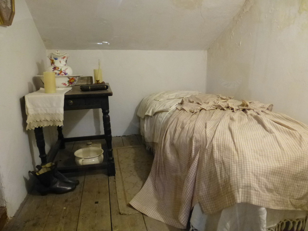 the maid's room by quietpurplehaze
