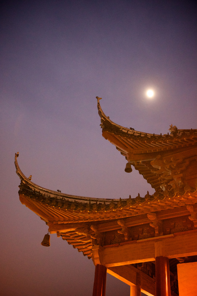 Moon Over Confucius Temple by jyokota