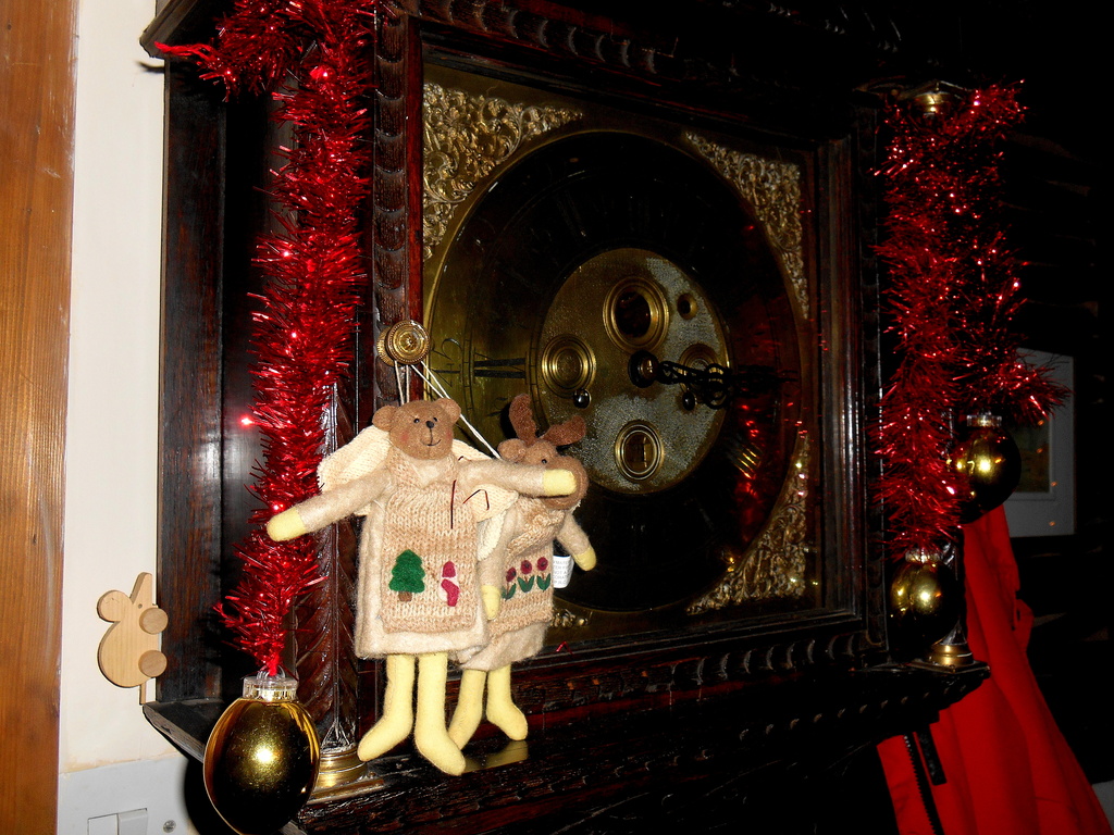 Hickory dickory dock the mouse ran up the clock... by snowy