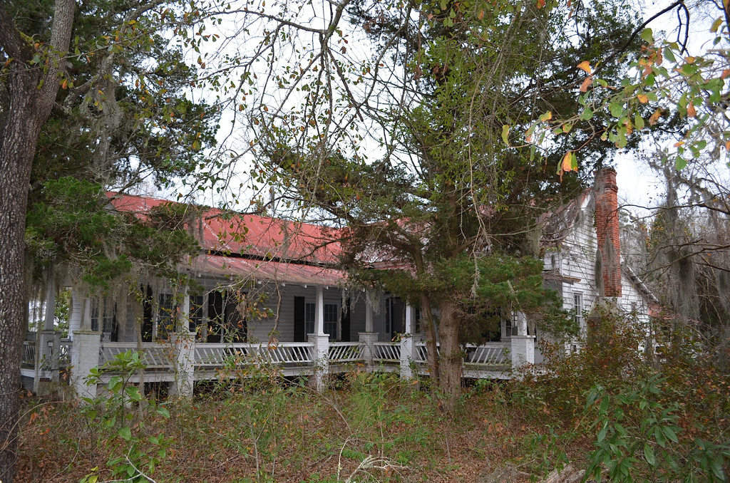 Old abandoned country house, rural Dorchester County, SC by congaree