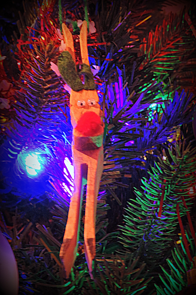 Clothes Pin Reindeer by homeschoolmom