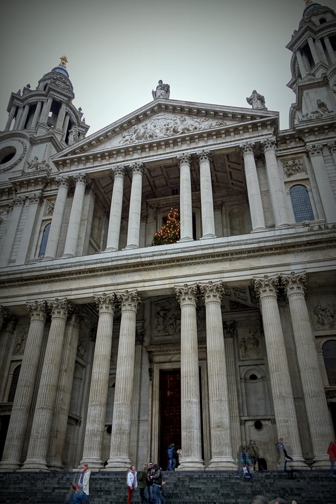 St Paul's Cathedral by mattjcuk