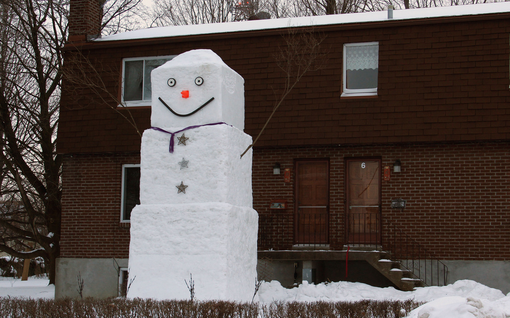 002 house sized snow man by hellie