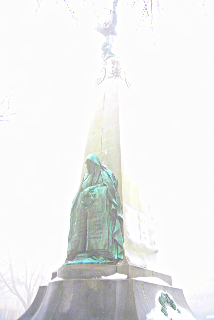 Shrouded Statue by kevin365