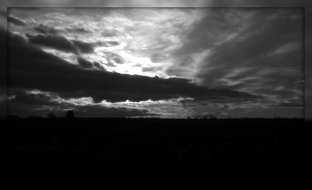 Black & White Sunrise by digitalrn