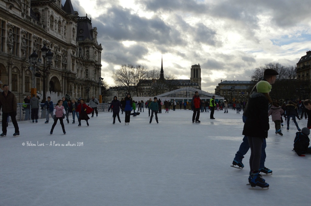 Ice skating at the City Hall by parisouailleurs