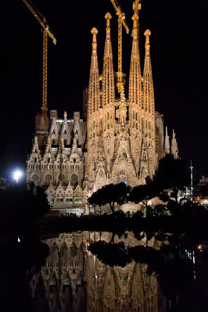 Sagrada Família by harveyzone