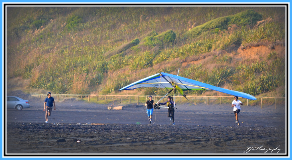 Hang gliding..or not... by julzmaioro