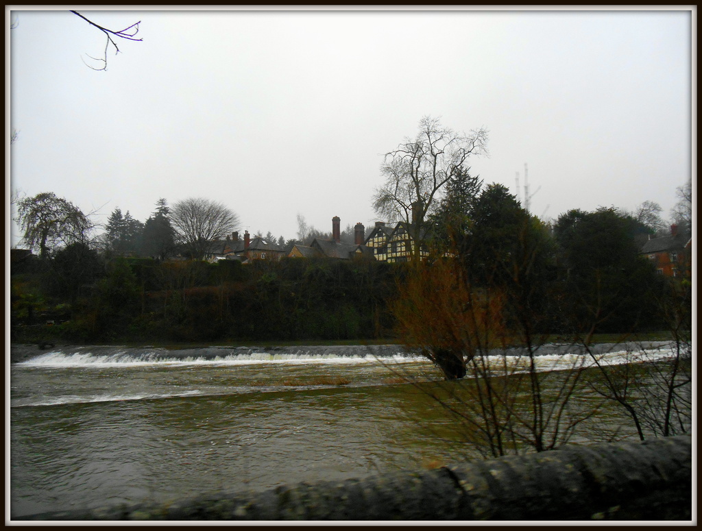 The horseshoe weir at Ludlow on the river Teme...  by snowy