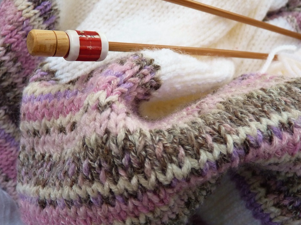 A bit of knitting by lellie