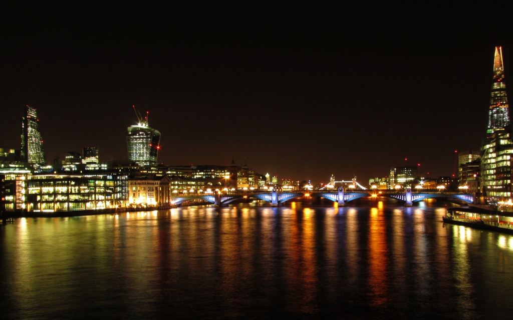 Thames at night by shannejw